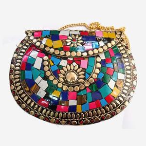 Sacs en métal de travail en mosaïque indienne pour femmes Utilisation de vêtements de fête disponible au meilleur prix de l'Inde GC-BG-238 - Product Image 1
