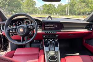 2024 911 Turbo S Coupé ~3,800 Millas, Motor de 6 Cilindros en Línea con Doble Turbo, Tracción en las Cuatro Ruedas, Interior Rojo Burdeos, Sin Modificaciones - Product Image 4