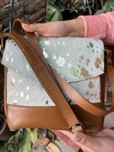 Venta caliente estilo occidental piel de vaca cuero bandolera bolsillo con cremallera trasera alta calidad moda mujer cuero Sling Bag - Product Image 4