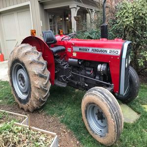 Tracteur Massey Ferguson 250 moteur haute performance résistance supérieure parfait pour l'agriculture durabilité améliorée prix abordable - Product Image 1