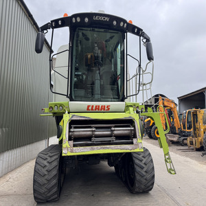 Moissonneuse-batteuse CLAAS Lexion pour la récolte du blé et du maïs avec moteur, matériel agricole d'occasion - Product Image 1