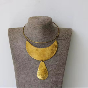 Collier en laiton fait à la main de haute qualité pour femmes et filles plaqué or avec une belle finition pour les mariages et les fêtes - Product Image 1