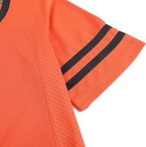 Tenues de football personnalisées pour hommes en gros, kits d'impression de logo personnalisés, légers, à séchage rapide et respirants - Product Image 3