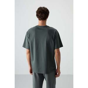 เสื้อยืดพิมพ์ลายทรงโอเวอร์ไซส์สีกากีสำหรับผู้ชาย Air Jones ผลิตจากผ้าคอตตอนผสมเนื้อหนา - สไตล์ลำลองแนวสตรีทแวร์ - Product Image 5