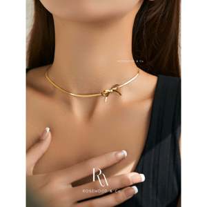 Collana Girocollo con Fiocco da 2mm in Oro 18K e Antitarnish, Gioiello Elegante e Raffinato, Regalo per Lei o per la Mamma - Product Image 2