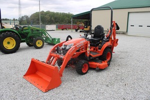 Tractor Compacto Kubota LA340 4WD con Cargador y Retroexcavadora, Tractor Utilitario para Granja - Product Image 6