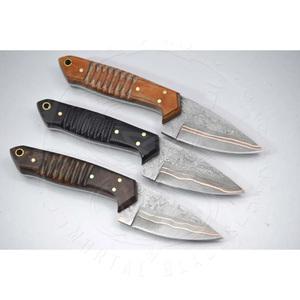 Cuchillo Bowie de Hoja Fija para Caza y Camping, Hecho a Mano con Acero de Damasco San Mai y Capas Internas de Cobre - Product Image 1