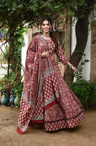 Último Diseño de Traje Tradicional de Alta Demanda, Lehenga Choli de Algodón Puro con Dupatta, Estampado a Mano para Bodas y Diwali - Product Image 3