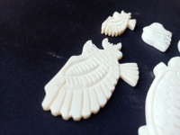 Pendentifs en acier inoxydable gravés sur mesure, motifs tribaux animaux, vente en gros, fabrication artisanale, style punk, bijoux pour femmes