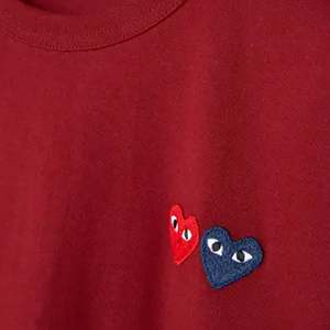   เสื้อยืดแฟชั่นลายหัวใจผู้ชาย ผ้าฝ้ายเจอร์ซีย์ 100% ทรงหลวม ดีไซน์เรียบ พิมพ์ลาย หมายเลขรุ่น ดีไซเนอร์เซอร์วิส - Product Image 2