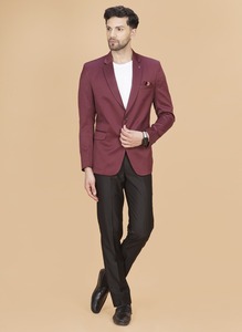 เสื้อเบลเซอร์สีแดงเข้มแบบทางการ เนื้อผ้าเรียบลื่น สวมใส่สบาย เหมาะสำหรับใช้ในชีวิตประจำวันและงานบริษัท มีจำหน่ายในราคาที่เข้าถึงได้ - Product Image 2