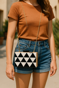 Bolso de Noche de Lujo Hecho a Mano, Duradero y Ecológico, de Madera y Resina con Patrón de Puntos, Cierre Abierto, Cadena Cruzada, Logotipo Personalizado - Product Image 4