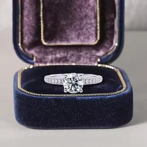 Bague de fiançailles solitaire Halo rond en or blanc 14 carats 1.00CT avec bague en diamant de laboratoire de coupe ronde pour cadeau d'anniversaire pour elle - Product Image 1