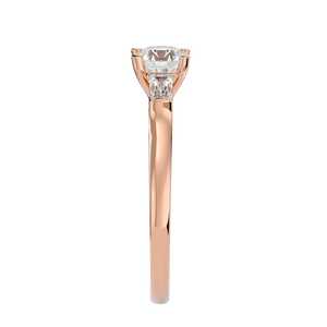 Anillo de compromiso de tres piedras de la mejor calidad Anillos de moda de diamantes de moissanita brillantes redondos - Product Image 4