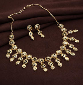 Micro Gold Forming Jewelry, conjunto de collares ligeros, Gold Forming Jewelry para mujer Cobre y Latón chapado en oro laminado - Product Image 1