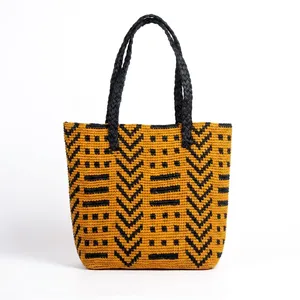 Sac cabas bohème en raphia avec motif brodé bleu, ouverture supérieure, style plage estival - Product Image 3