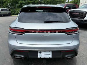 NUEVO Porsche Macan T 2024, SUV de 4 Puertas, Diseño Refinado - Product Image 2