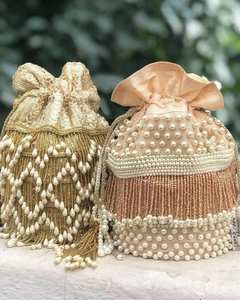 BOOST EMBROIDERY UNIQUE BAGS Sacs à main pochette brodés style bohème, design fantaisie, ornés de perles, doublure pour soirées et mariages - Product Image 6