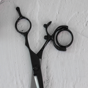 Ciseaux de coiffure en acier inoxydable avec lame tranchante et poignée pivotante - Product Image 6