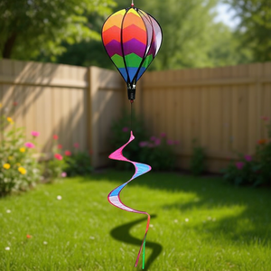 Juego de Decoración para Fiestas Design4 Bdt, Campana de Viento con Globos de Arcoíris y Cola en Espiral, 28 cm de Diámetro y 110 cm de Longitud - Product Image 3