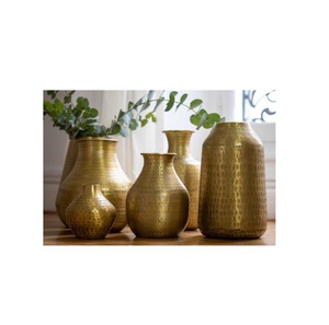 Vase à fleurs métallique d'aspect élégant avec un artisanat fin parfait pour les centres de table de mariage et les idées de cadeaux - Product Image 6
