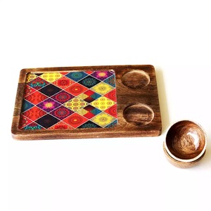 Ensemble de plateaux à collation en bois écologiques, design artistique imprimé en émail vibrant, deux bols en bois assortis pour le Ramadan et les mariages - Product Image 2