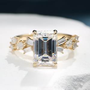 Cluster 2.00CT VS1 Lab Grown Esmeralda y Baguette Cut Diamond Solitaire Ring 14K Oro Propuesta DE BODA Anillo Regalo de compromiso - Product Image 1