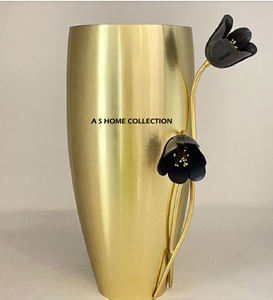 Florero de Metal Estilo Industrial con Textura Dorada Martillada, Decoración para Hogar y Comercios, Exhibición de Flores para Aniversario, Estilo Costero - Product Image 3