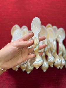Elegante juego de cucharas hechas a mano: cuchara de nácar natural para cenar, cuchara de nácar de lujo sostenible - Product Image 6