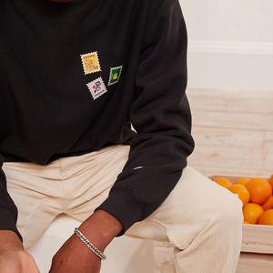 Sudaderas bordadas de cuello redondo de Terry francés negro para hombres y mujeres fabricadas en fábrica a la venta en MOQ bajo y tarifas baratas - Product Image 3