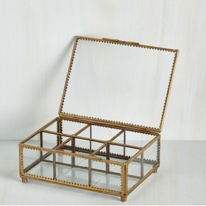 Boîte de rangement pour bijoux en verre magnifiquement fabriquée à la main en laiton et verre de haute qualité pour la décoration de la maison et du bureau - Product Image 2