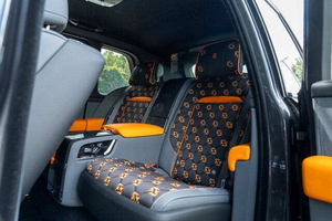 Rolls-Royce Cullinan Black Badge 2025 d'occasion – SUV de luxe haut de gamme avec sièges arrière exécutifs, éclairage et système d'infodivertissement de haute technologie – Importé du Japon - Product Image 4