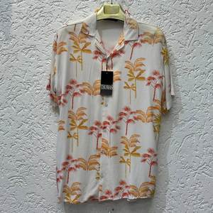 เสื้อเชิ้ตแขนสั้นผู้ชายลายทันสมัย ​​– ทรงหลวม ผ้าเนื้อน้ำหนักเบา ดีไซน์ฤดูร้อนทันสมัยสำหรับชุดลำลอง ชุดวันหยุด - Product Image 1