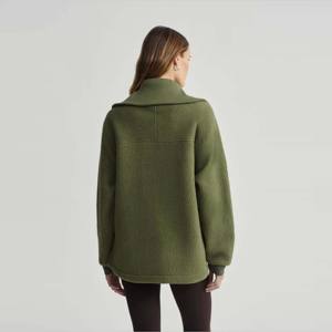 Chaqueta verde oliva con cremallera Sherpa para mujer de alta calidad perfecta para el uso diario y el clima frío - Product Image 4