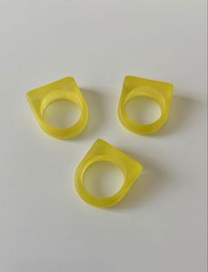 Rond de serviette décoratif en résine pour le dîner de fête avec centre de table fait main et accents de salle à manger élégants - Product Image 4