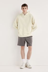 Sweat à capuche coupe ample et décontractée pour homme doublé en jersey de coton mélangé à manches longues kangourou avec poches latérales en diagonale - Product Image 6