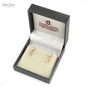 Pendientes de Diamantes Blancos de 0.65 Quilates con Engaste de Puntas, Motivo Floral en Oro Amarillo Fino de 18k, Vendedor Verificado - Product Image 4