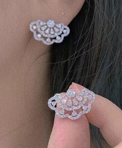 Boucles d'oreilles clous en argent sterling 925 avec moissanite florale, cadeau d'anniversaire pour elle - Product Image 2