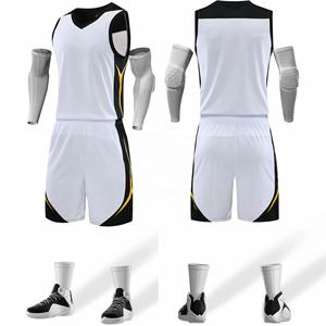 Ensemble de maillots de basket-ball réversibles unisexes personnalisés OEM avec short unisexe de taille supérieure, vêtements de sport respirants avec logo de l'équipe - Product Image 1