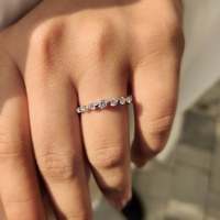 Bague demi-éternité en diamant rond, style sept pierres