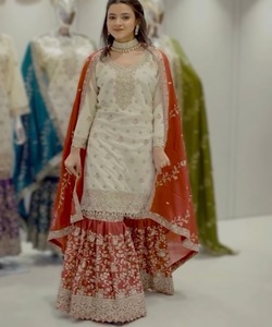 DERNIÈRE BRODERIE EN SOIE CHINON AVEC PIERRE TRAVAIL À LA MAIN TOP SHARA AVEC DUPATTA MARIAGE VÊTEMENT ETHNIQUE PRIX DE GROS - Product Image 1