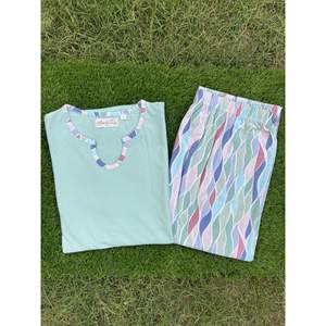 Colección de pijamas Rainbow Nights para mujer - Product Image 2