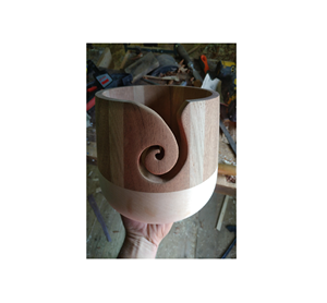 Cuencos de hilo de madera natural hechos a medida también disponibles con cuenco de hilo de aspecto de diseñador personalizado herramienta de tejer más vendida - Product Image 1