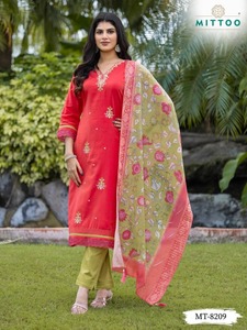 Kurti chatoyant élégant exclusif avec fond confortable Dupatta élégant pour les fêtes Collection en gros Commandes en gros Bienvenue - Product Image 4