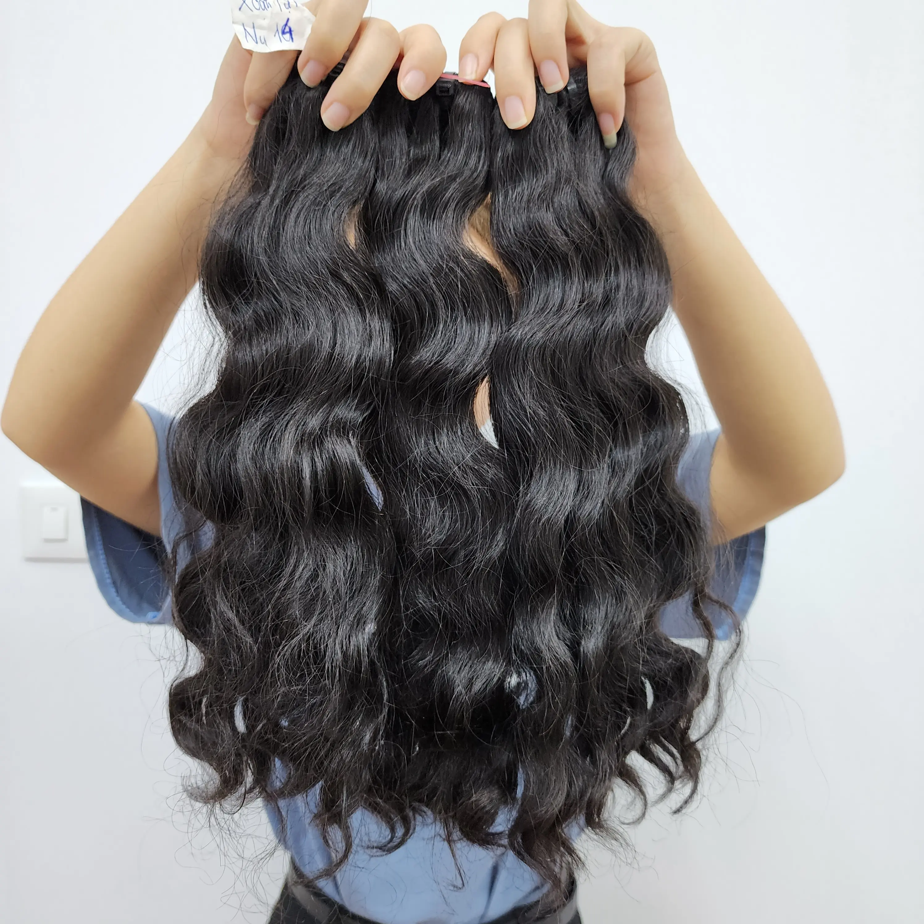 Tendenza calda naturale capelli ondulati in Vietnam produttore professionale tessuto capelli molti texture lunghezza OEM capelli di alta qualità