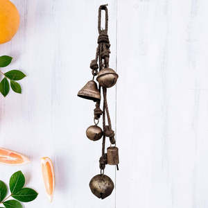5 Campanas Rústicas Artesanales Vintage en Racimo con Cuerda para Colgar, Decoración Navideña de la Suerte - Product Image 3