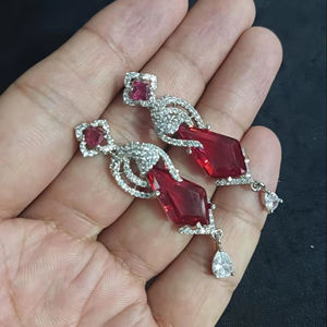 PENDIENTES DE ESTILO CLÁSICO DE DIAMANTE AMERICANO TRADICIONAL Y DE MODA Y PENDIENTES DE REGALOS DE CUMPLEAÑOS Y NAVIDAD - Product Image 1