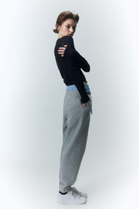 Joggers transpirables de secado rápido con diseño de logotipo personalizado para mujer, Material de algodón y poliéster, dobladillo elástico, cintura media, ajuste relajado de invierno - Product Image 3