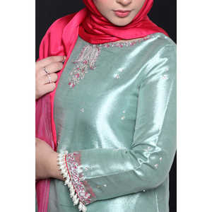 Robes de cocktail fuchsia et perles - Product Image 2