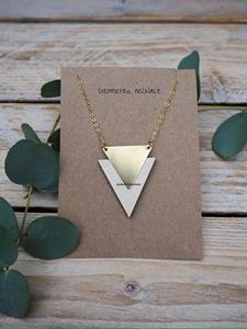 สร้อยคอจี้ไม้ทองเหลืองรูปสามเหลี่ยมขัดเงาเคลือบทองทำมือเป็นมิตรกับสิ่งแวดล้อม |   เครื่องประดับสไตล์โบโฮเรียบง่ายแบบเรขาคณิตสำหรับผู้หญิง - Product Image 3